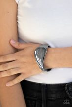 Load image into Gallery viewer, Retro Reflections Black Bracelet
